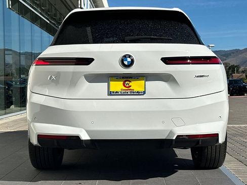 New 2026 BMW iX xDrive60 w/ Premium Package AWD/4WD image 4