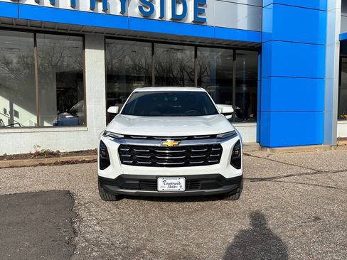 Used 2025 Chevrolet Equinox LT image 2
