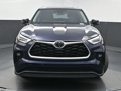 Used 2021 Toyota Highlander XLE FWD image 6