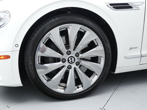Used 2022 Bentley Flying Spur Plug-In Hybrid AWD/4WD image 12
