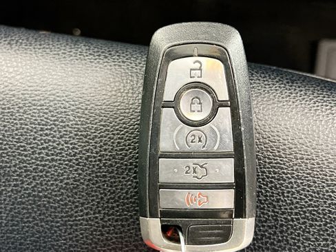 Used 2020 Ford Fusion SEL FWD image 36