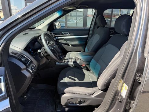 Used 2017 Ford Explorer XLT image 13