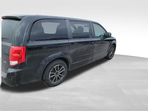Used 2016 Dodge Grand Caravan SE image 27