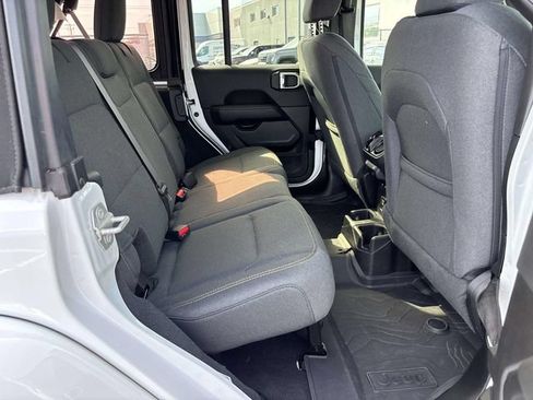 Used 2024 Jeep Wrangler Unlimited Sahara AWD/4WD image 19