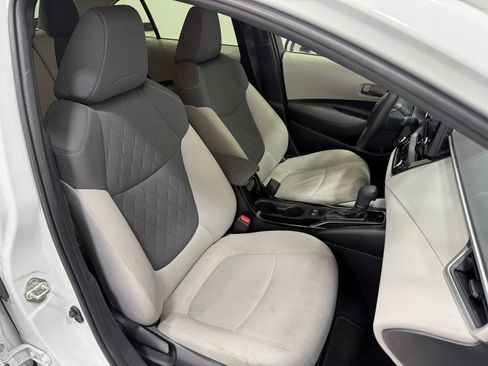 Used 2022 Toyota Corolla LE w/ Carpet Mat Package (TMS) image 32