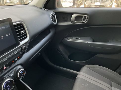 Used 2025 Hyundai Venue SEL image 36