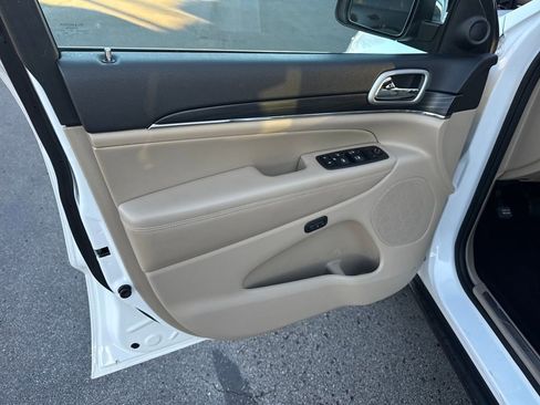 Used 2019 Jeep Grand Cherokee Limited w/ Luxury Group II image 10