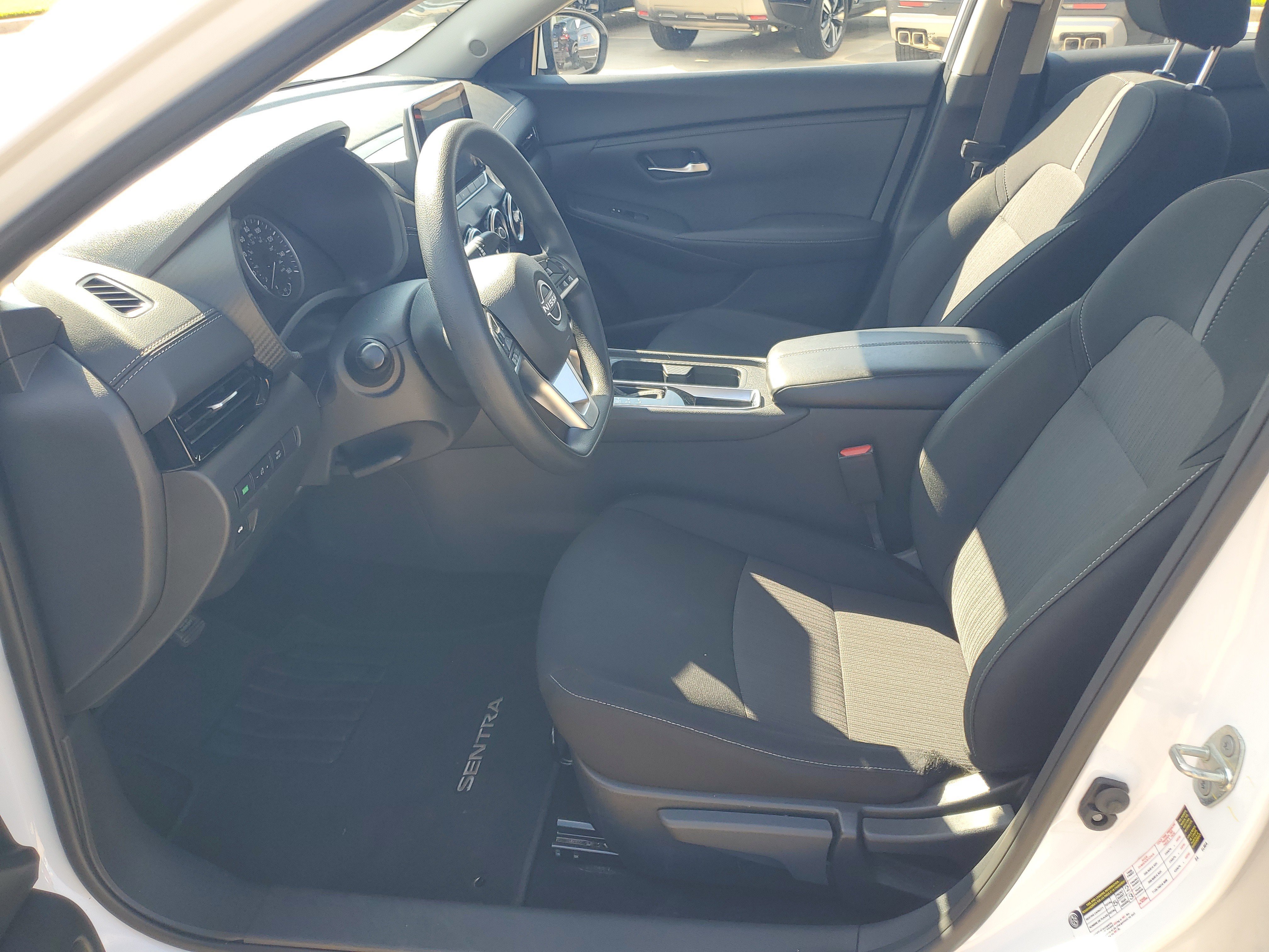 Used 2025 Nissan Sentra SV FWD image 4