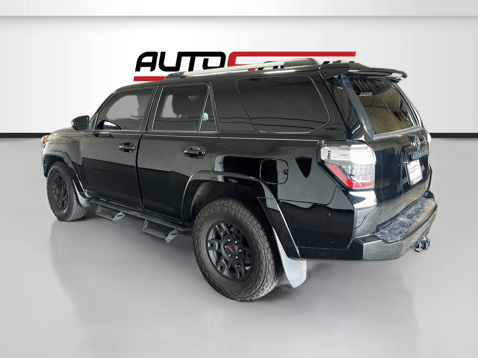 Used 2021 Toyota 4Runner SR5 Premium w/ Moonroof Package RWD image 4