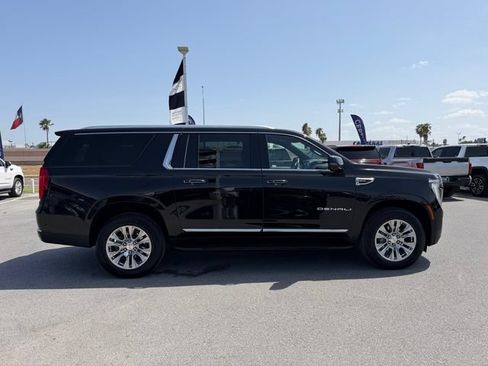 Used 2025 GMC Yukon XL Denali AWD/4WD image 4