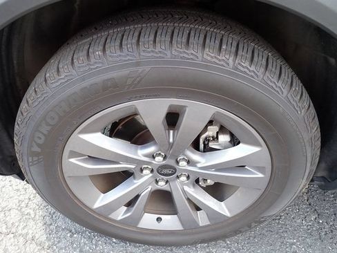 Used 2022 Ford Explorer XLT w/ Equipment Group 202A AWD/4WD image 10