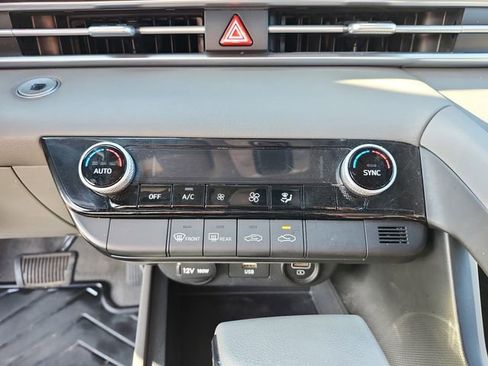 Used 2023 Hyundai Elantra SEL image 14