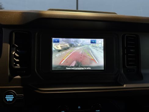 Used 2023 Ford Bronco Outer Banks image 4