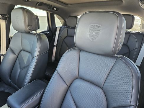 Certified 2023 Porsche Macan S image 6