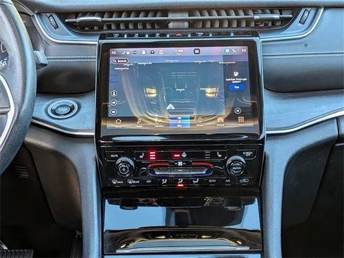 Certified 2022 Jeep Grand Cherokee L Limited image 33