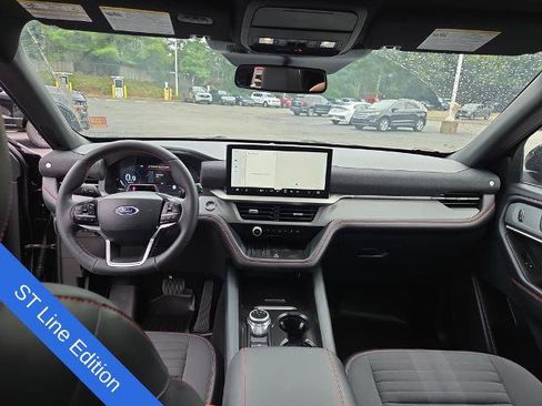Certified 2025 Ford Explorer ST-Line w/ Premium Package AWD/4WD image 3