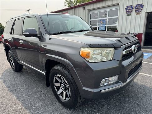 Used 2011 Toyota 4Runner SR5 image 2
