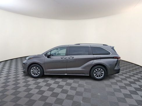 Certified 2023 Toyota Sienna XLE FWD image 7