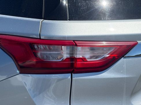 Used 2021 Chevrolet Traverse LS w/ LPO, Floor Liner Package AWD/4WD image 48
