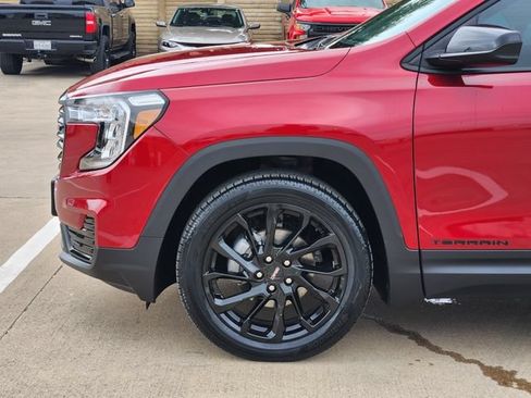 Used 2023 GMC Terrain SLE w/ Driver Convenience Package FWD image 15