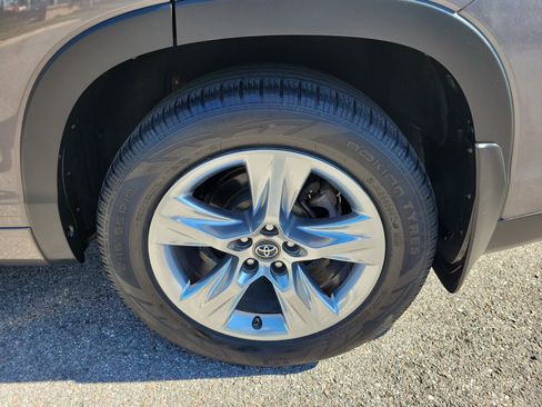 Used 2018 Toyota Highlander Limited image 31