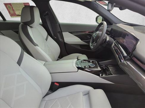 Used 2026 BMW 540i xDrive w/ M Sport Package image 24