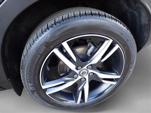 Used 2022 Volvo XC40 T5 R-Design AWD/4WD image 7