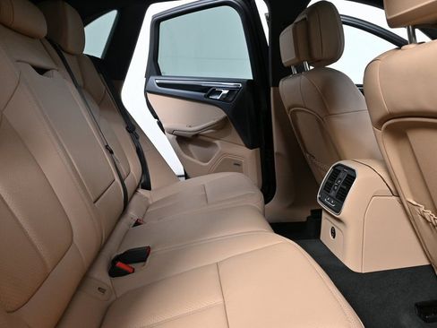 Certified 2026 Porsche Macan image 19