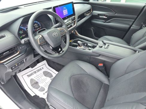 Certified 2025 Toyota Grand Highlander AWD Hybrid image 12