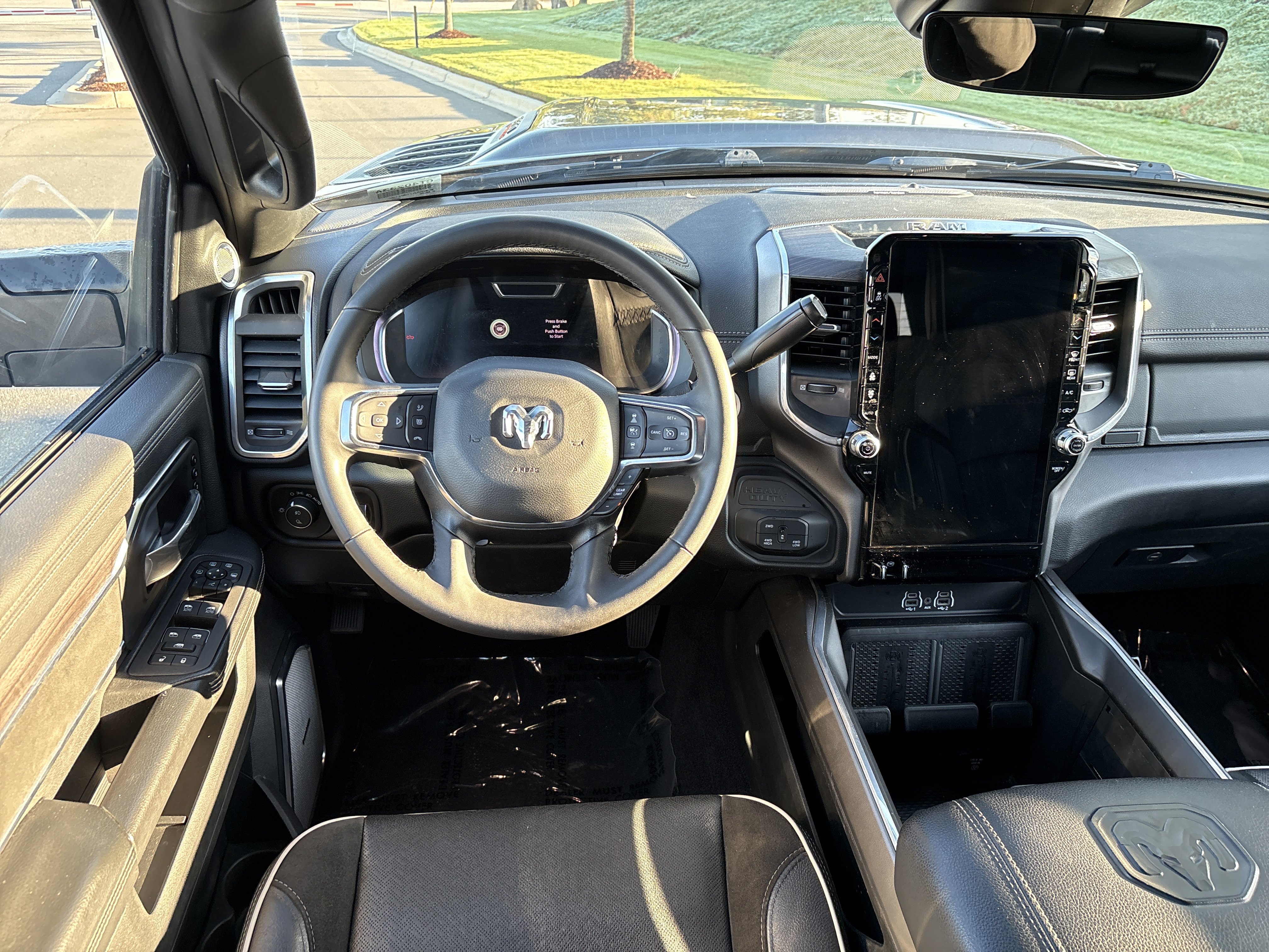 Used 2025 RAM 3500 Laramie AWD/4WD image 20