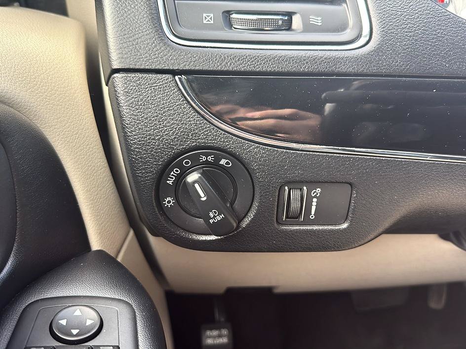Used 2019 Dodge Grand Caravan SXT FWD image 27