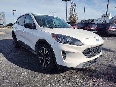 Used 2021 Ford Escape SE w/ SE Sport Appearance Package image 4