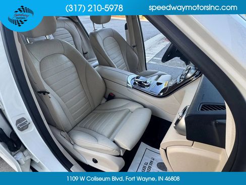 Used 2019 Mercedes-Benz GLC 300 image 24