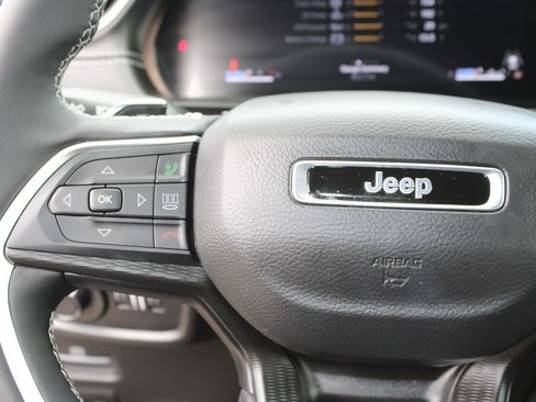 New 2025 Jeep Grand Cherokee Altitude RWD image 9