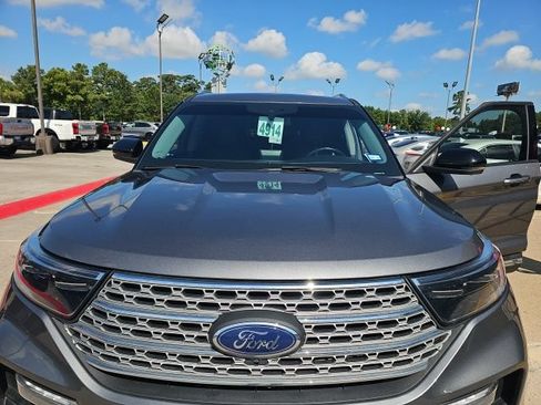 Used 2022 Ford Explorer Limited w/ Limited Technology Package RWD image 8