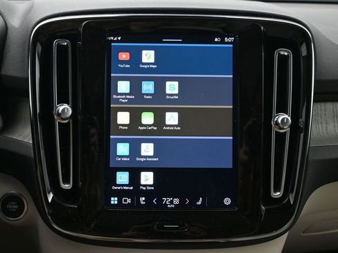 Used 2023 Volvo XC40 B4 Plus w/ Driver Assist Package image 19