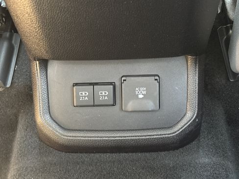 Used 2020 Toyota Highlander Limited AWD/4WD image 18
