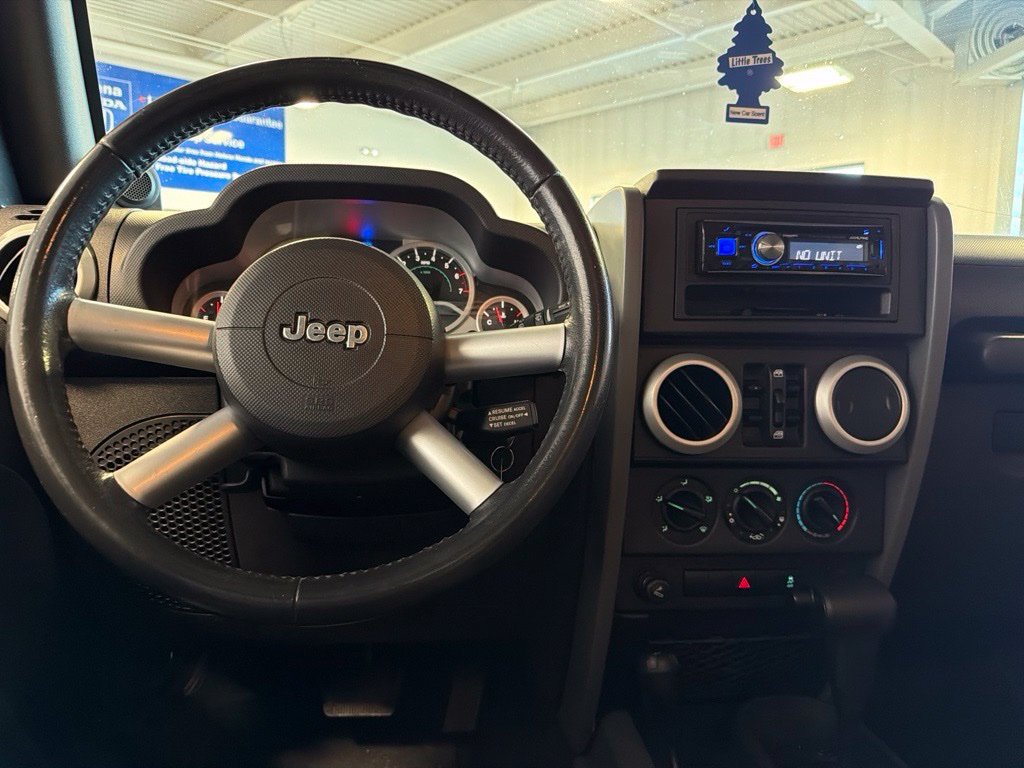 Used 2010 Jeep Wrangler Unlimited Sahara AWD/4WD image 4