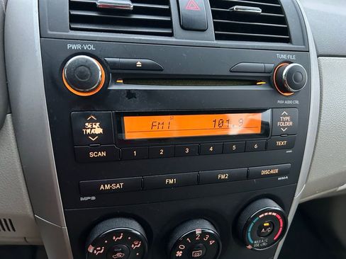 Used 2010 Toyota Corolla LE image 22