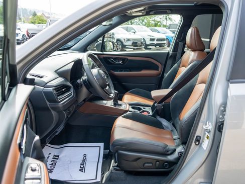Used 2025 Subaru Forester Touring AWD/4WD image 11
