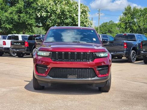 Certified 2025 Jeep Grand Cherokee Altitude RWD image 2
