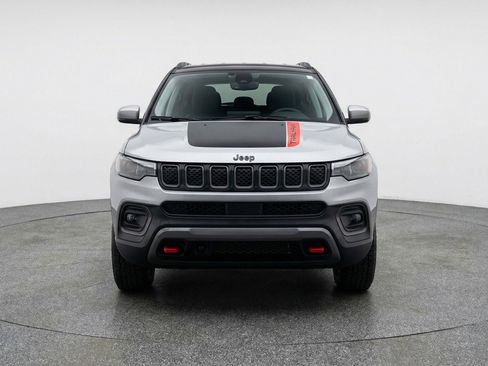 Used 2025 Jeep Compass Trailhawk image 2