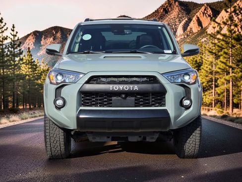 Used 2022 Toyota 4Runner TRD Off-Road Premium AWD/4WD image 3