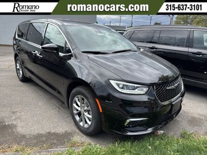 New 2026 Chrysler Pacifica Select