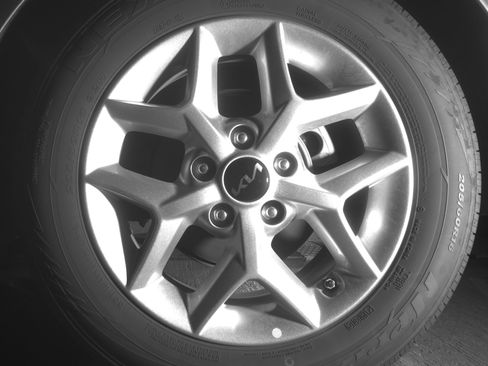 Used 2025 Kia Soul LX w/ LX Technology Package FWD image 14