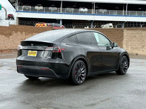 Used 2025 Tesla Model Y Performance image 3