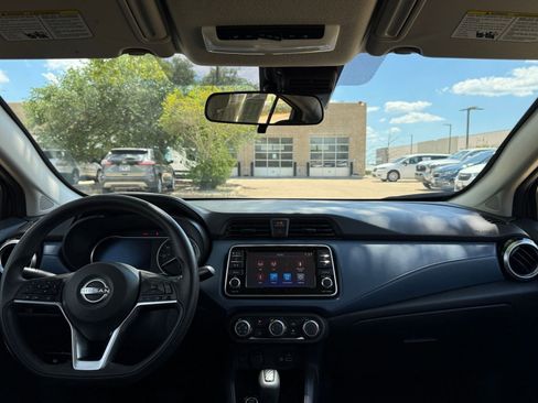 Used 2025 Nissan Versa SV w/ Trunk Package image 33