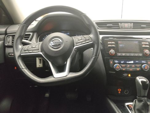 Used 2017 Nissan Rogue SV image 22