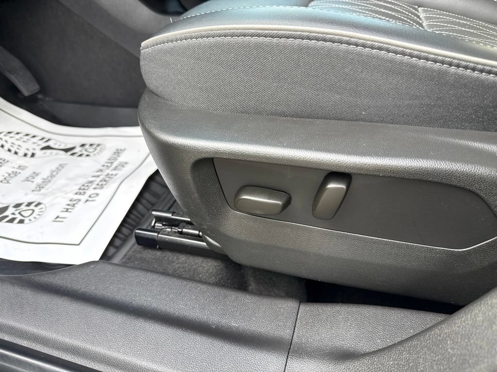 Used 2023 Buick Envision Avenir AWD/4WD image 32