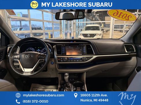 Used 2016 Toyota Highlander Limited Platinum image 12